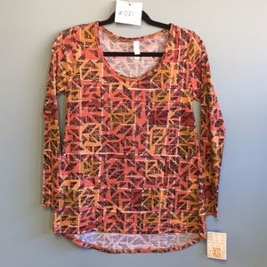 #059- LuLaRoe Lynnae Top: Size XS-Pit2pit 17”